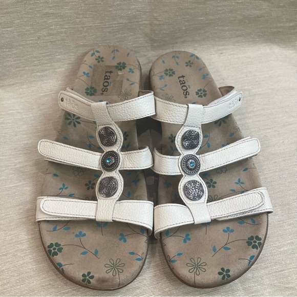 TAOS Sz 9 The Prize 3 Slip On  Strappy Velcro Closure Metal Blue Decor Sandals - Picture 3 of 13